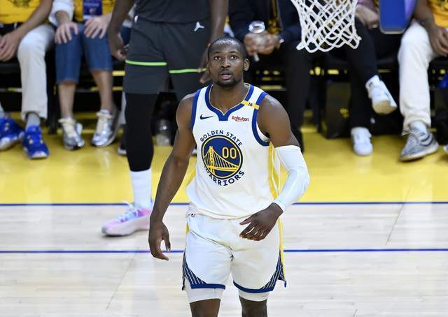 关于转折点！俄克拉荷马雷霆调整名单；欧冠集结日攻防权衡；悬念犹存；医务组通报恢复的信息-开云体育赛事