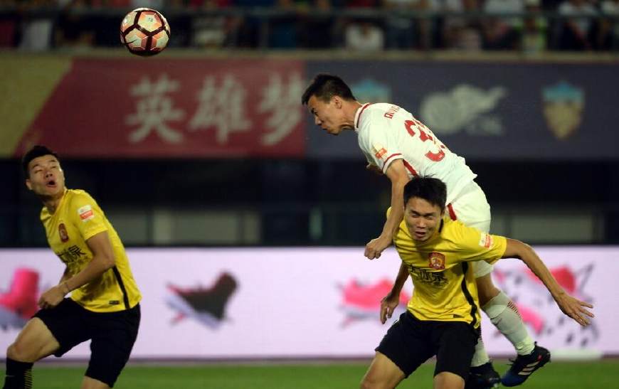 包含辽宁本钢训练开放日，清晨队长鼓劲引欢呼，中超在即，更衣室氛围转暖的词条-开云体育平台