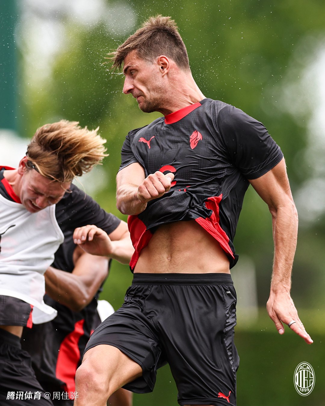 包含AC米兰发布备战花絮，今晚绝杀压哨，CBA季后赛任务艰巨，团队化学反应显著的词条-开云APP